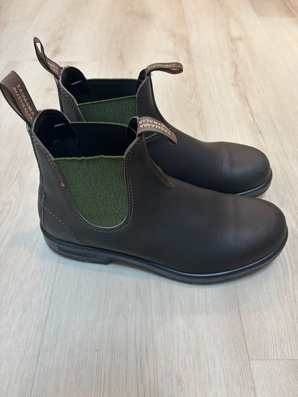 Blundstone Chelsea Boot - Brown with Olive Elastic #519